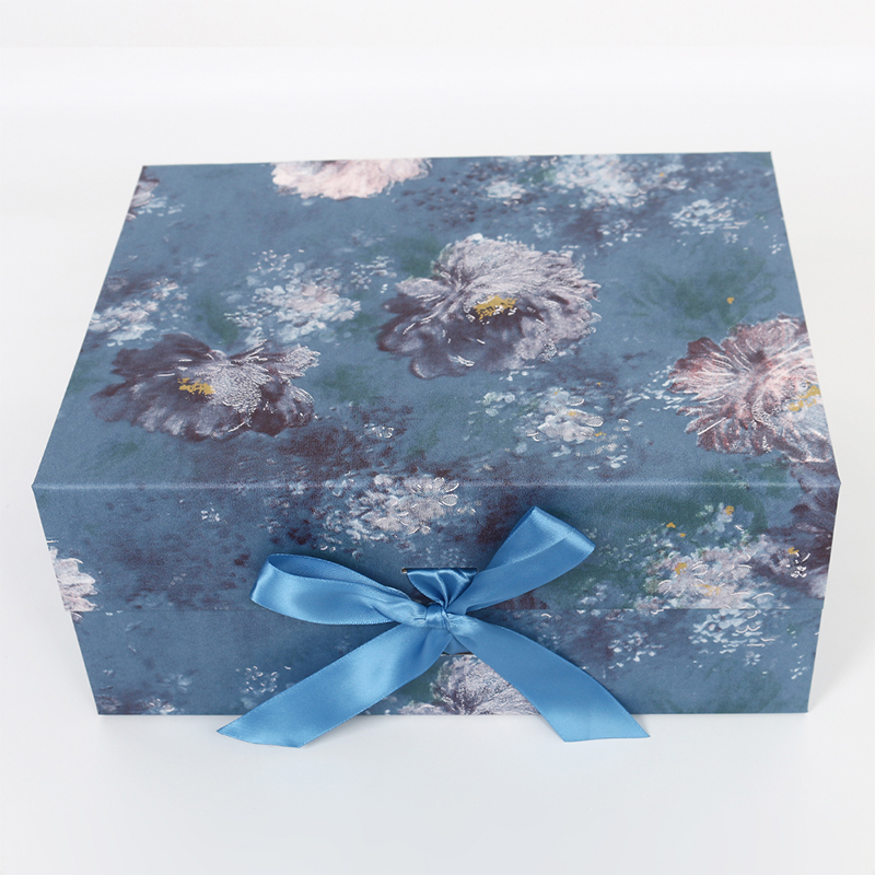 Z228 Customizable Logo Silver Foil UV Coating Embossed Folding Gift Box Z228 Customizable Logo Silver Foil UV Coating Embossed Folding Gift Box